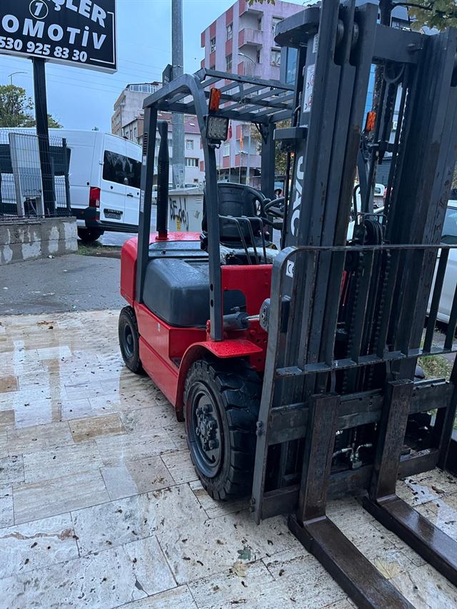Kardeşler kiralık forklift yakın çekim