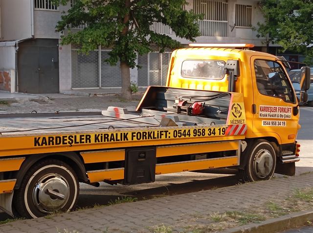 Kardeşler Kiralık Forklift sarı çekici